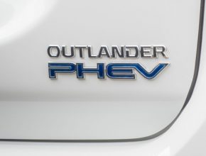 auto Mitsubishi Outlander plug-in hybrid logo
