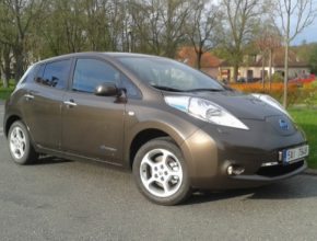 auto test elektromobilu Nissan Leaf 30 kWh baterie
