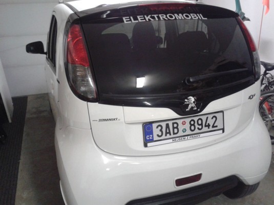 auto elektromobil Peugeot iOn