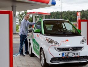 auto E.ON nabíjecí stanice Vystrkov Humpolec elektromobil Smart ED