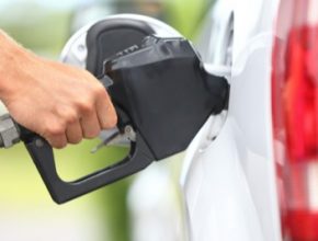 auto pumpa plnění benzínu nádrže auta