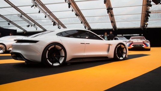 auto elektromobil Porsche Mission E
