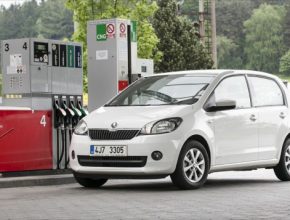 auto Škoda Citigo CNG G-TEC u plnící stanice Benzina