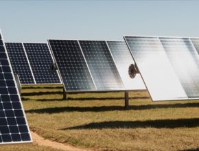 auto Apple solární elektrárna farma