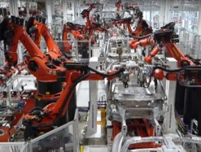 auto výroba elektromobilů Tesla Model S v továrně ve Fremontu Kalifornie
