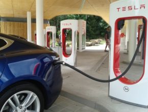 auto nabijeci-stanice-humpolec-vystrkov-tesla-supercharger-elektromobil-tesla-model-s-1