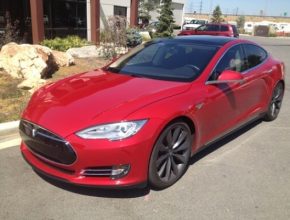 auto obrněný neprůstřelný elektromobil Tesla Model S