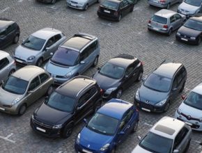 auto Praha umožní parkování elektromobilů za 100 Kč na rok