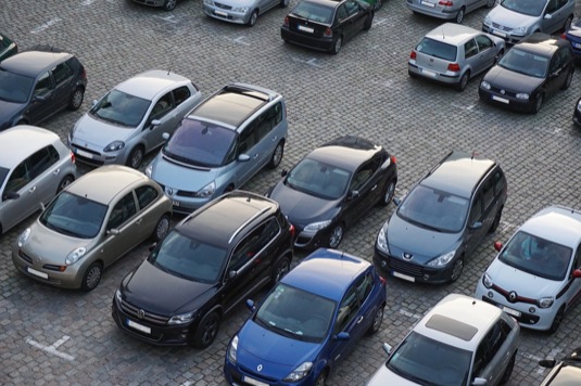 auto Praha umožní parkování elektromobilů za 100 Kč na rok