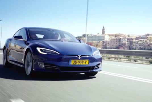 auto elektromobil Tesla Model S road trip Evropa