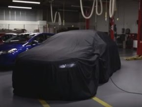 auto elektromobil plug-in hybrid Ford Crossover teaser