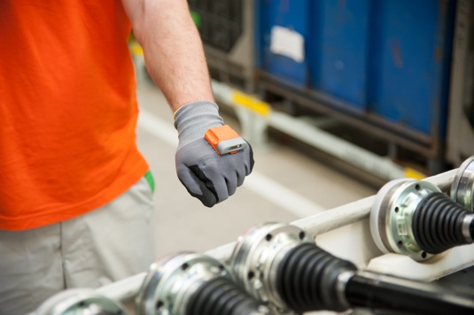 auto Škoda chytrá rukavice Smart Glove logistika