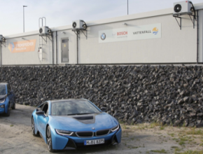 auto obří baterie pro vyrovnávání rozvodné sítě v Hamburku - Bosch, BMW, Vattenfall