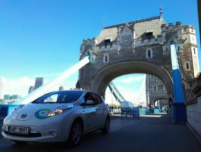 auto elektromobil Nissan Leaf Británie Londýn Tower Bridge