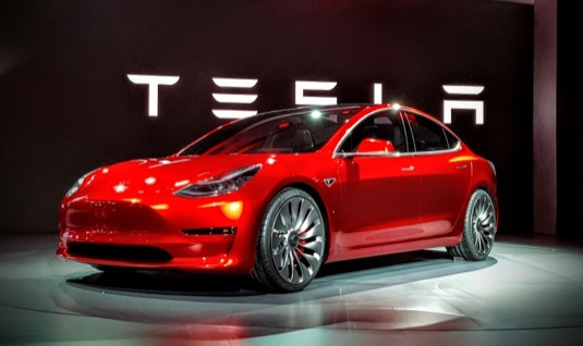 auto elektromobil Tesla Model 3
