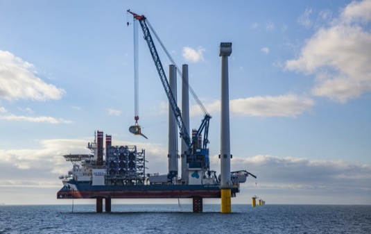 Největší pobřežní větrná elektrárna stojí nedaleko Liverpoolu