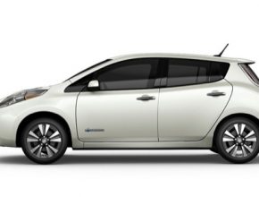 auto elektromobil Nissan Leaf barva bílá