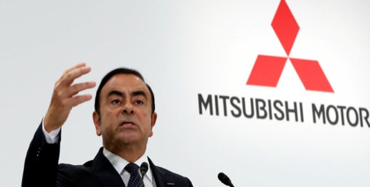 Carlos Ghosn sedí už na třech židlích: vede Nissan, Renault i Mitsubishi