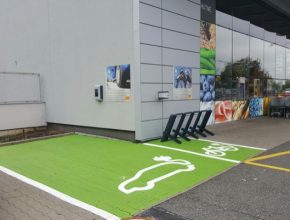 auto dobíjecí stanice pro elektromobily a elektrokola Billa Říčany