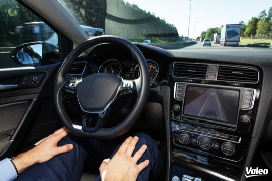auto Cruise4U robotické autonomní řízení Valeo