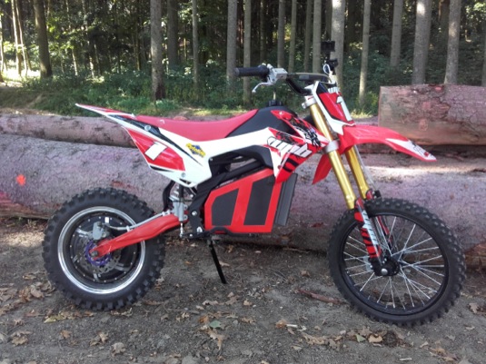 auto Leoš Novák Novakola elektromotorka elektrický pitbike