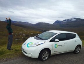 auto elektromobil-nissan-leaf-cesta-po-evrope-cestovani-01_Glen-Shieldaig- severozapadni-Skotsko