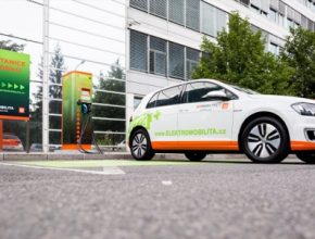 auto ČEZ urychluje v Praze výstavbu sítě rychlodobíjecích stanic