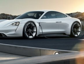 auto elektromobil Porsche Mission E nabíjení u rychlonabíjecí stanice