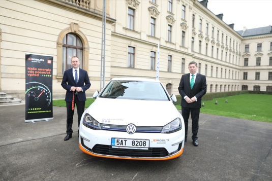 auto elektromobil úřad vlády ČEZ Česko Volkswagen e-Golf