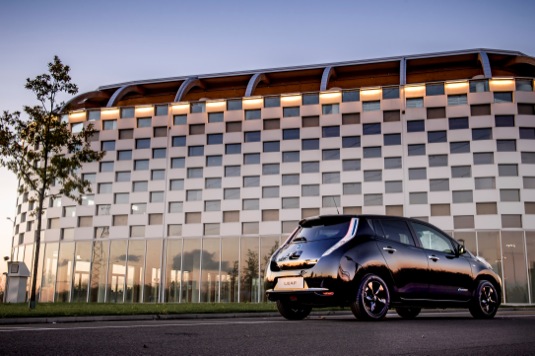 auto elektromobil Nissan Leaf Black Edition