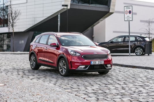 auto Kia Niro hybrid crossover