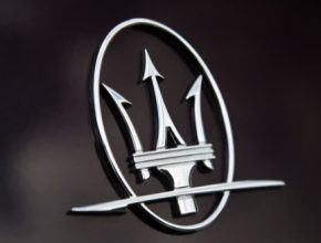auto Maserati logo trojzubec