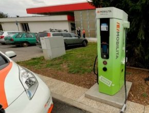 auto ČEZ rychlonabíjecí stanice Vrchlabí