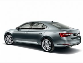auto Škoda Superb jako plug-in hybrid v roce 2019