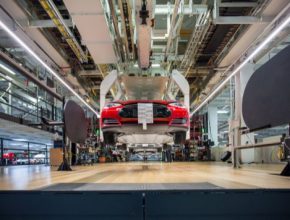 auto výroba elektromobilů Tesla Model S továrna Fremont