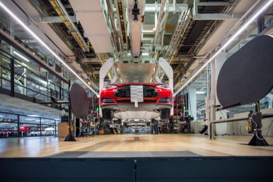 auto výroba elektromobilů Tesla Model S továrna Fremont