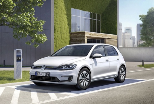 auto elektromobil Volkswagen e-Golf nový 2017