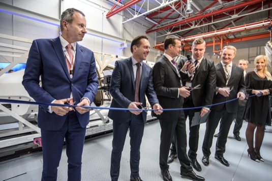 auto TÜV SÜD otevřela v Česku novou pokročilou testovací laboratoř bezpečnosti aut