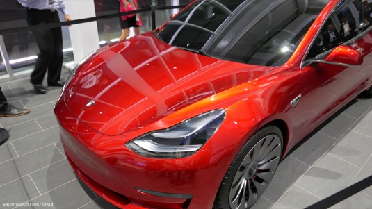 auto elektromobil Tesla Model 3 v gigatovárna gigafactory
