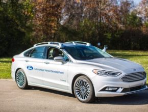 auto robotické auto Ford Fusion Hybrid prototyp