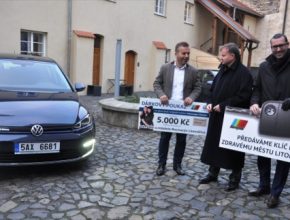 auto elektromobil Volkswagen e-Golf město Litoměřice