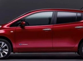 auto elektromobil Nissan Leaf autonomní řízení robotické auto