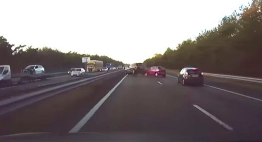 auto Tesla Model X elektromobil Autopilot pre-collision warning