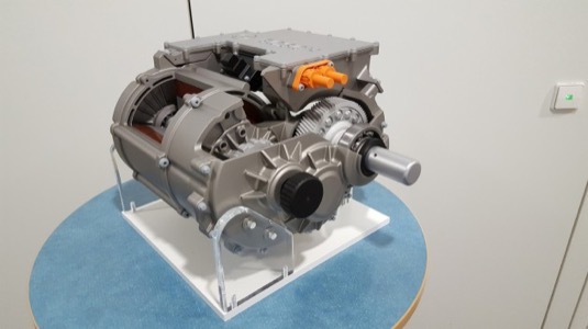 auto elektromotor elektrický pohonný systém Bosch eAxle