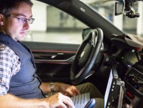 auto BMW iNext vývoj robotických aut autonomního řízení