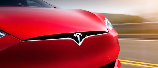 auto elektromobily elektroauto Tesla Model S předek gril