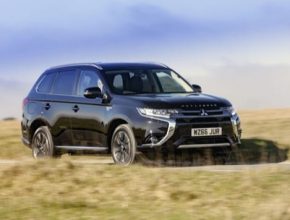 auto Mitsubishi Outlander PHEV plug-in hybrid