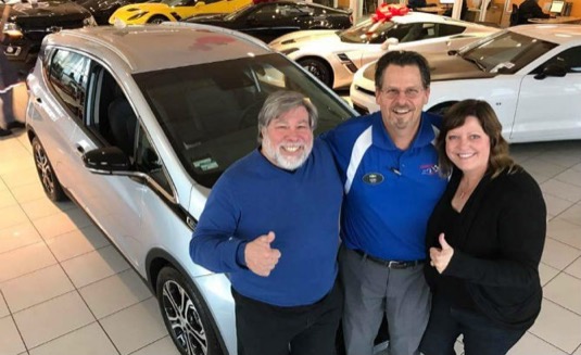 Pro Wozniakovic rodinu se elektromobil Chevrolet Bolt stává hlavním dopravním prostředkem