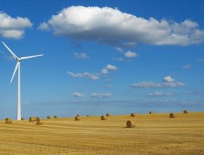 Jak jednoduše ověřit správné umístění větrné elektrárny ve velké farmě? No přeci s pomocí létajícího dronu!