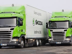 Škoda v oblasti dopravy a logistiky sází na ekologická řešení Škoda dále rozšiřuje svou ekologickou logistickou flotilu a v závodě v Mladé Boleslavi nasazuje čtyři kamiony vozy s pohonem na CNG.